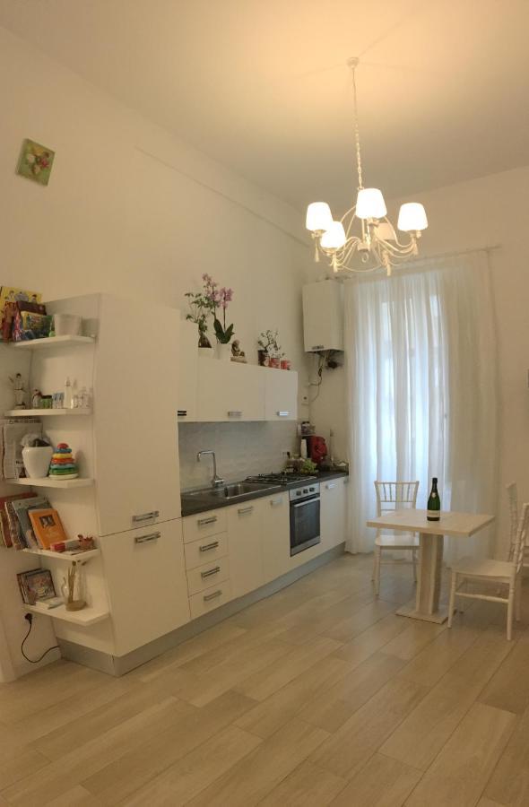 Casa Theodor B&B Наполи Екстериор снимка