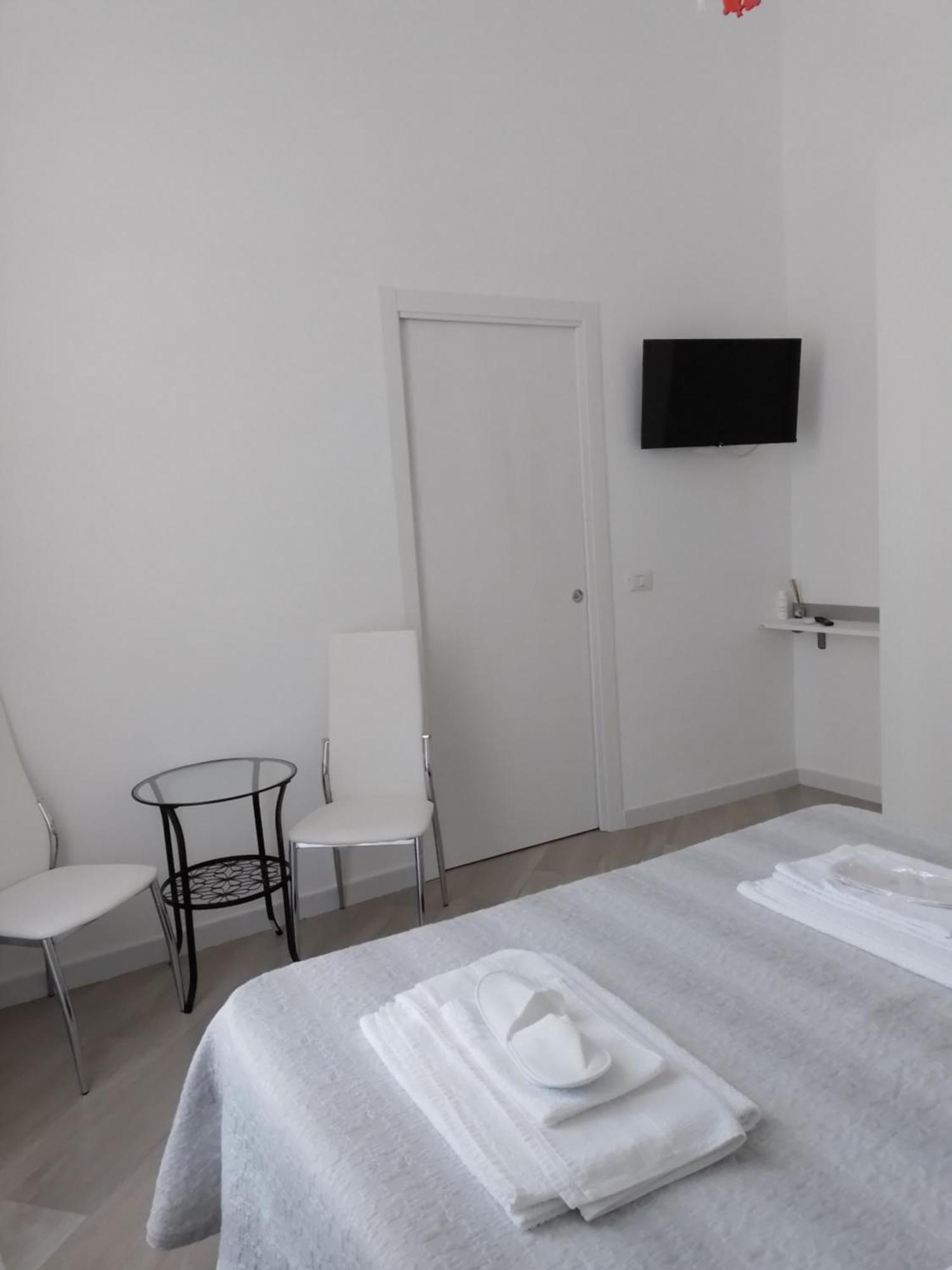 Casa Theodor B&B Наполи Екстериор снимка
