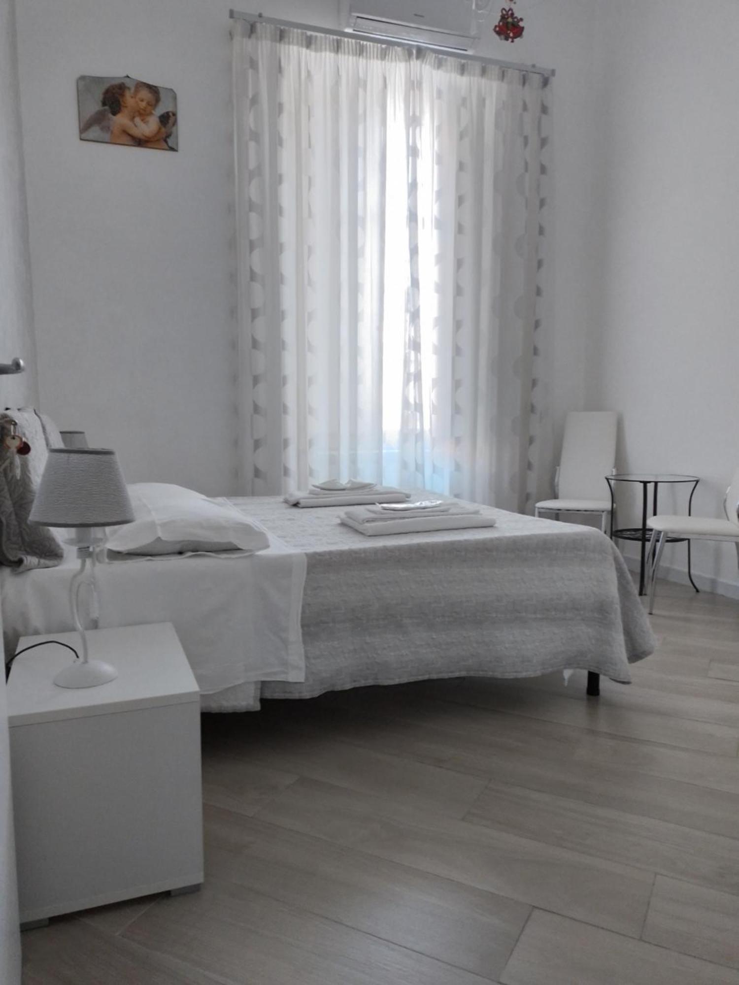 Casa Theodor B&B Наполи Екстериор снимка